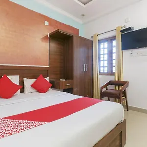 Hotel Oyo 73602 White House